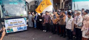 Lepas 461 JCH, Wali Kota Ambon Titip Doa Pulang Sehat dan Menjadi Haji Mabrur